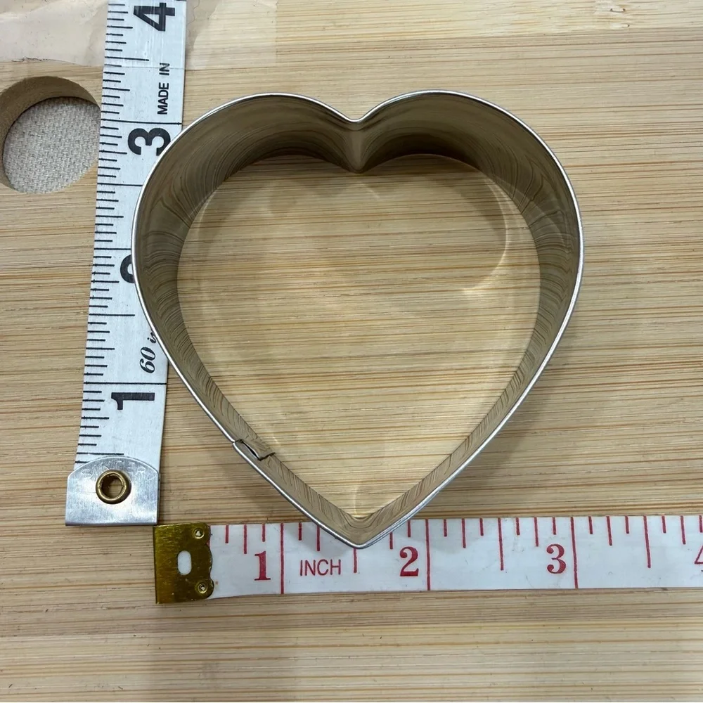 Valentine's Day Heart Cookie Cutter Set - 5 Piece Valentine Cookie Cutters - NWT